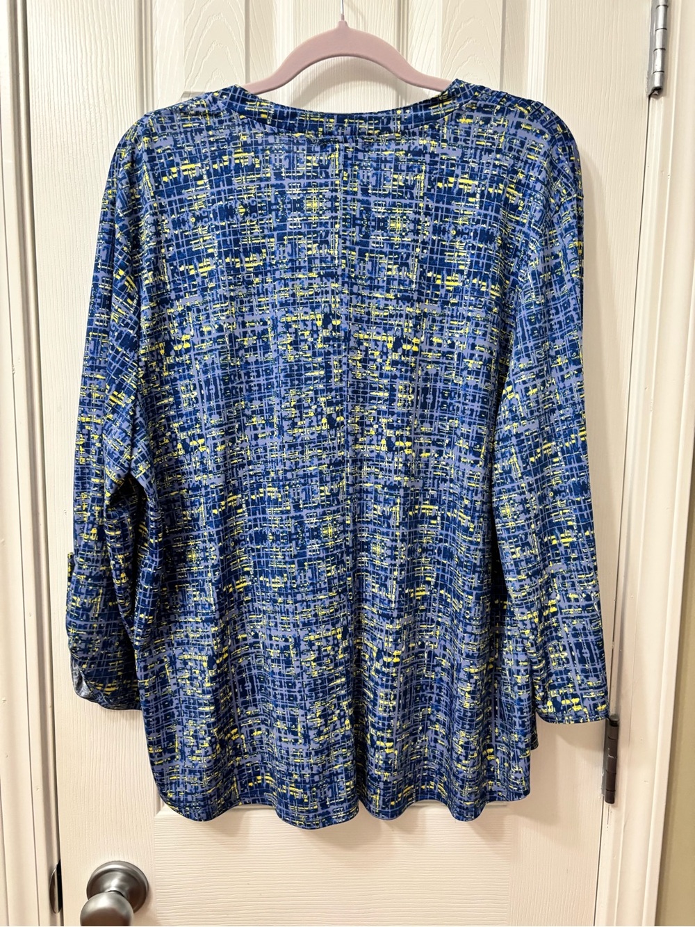Cocomo Plus Size 1X Blue Abstract Print Roll Tab Sleeve Henley Tunic Blouse Top - Picture 7 of 7